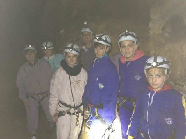grupo dentro de la cueva